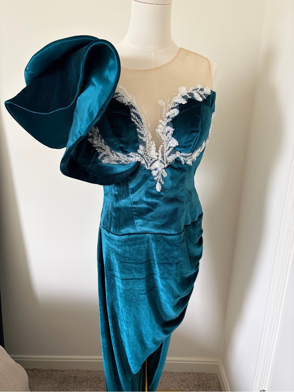 Source Unknown Teal Velvet One-Shoulder Evening Dress with Lace Applique